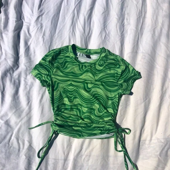 Green Tops - Picture 2 of 5